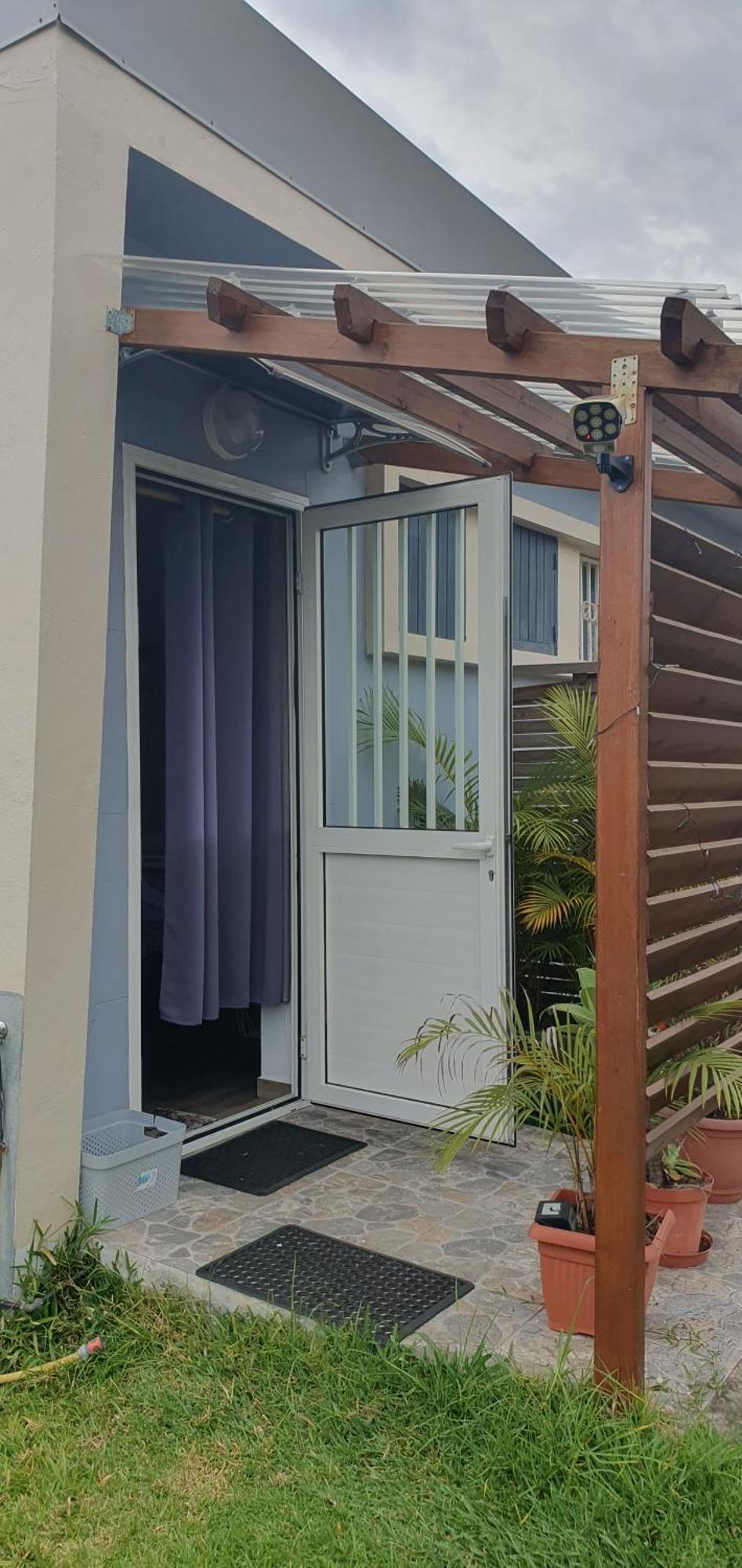 Meuble Chez Gilbert Apartment Le Tampon Luaran gambar